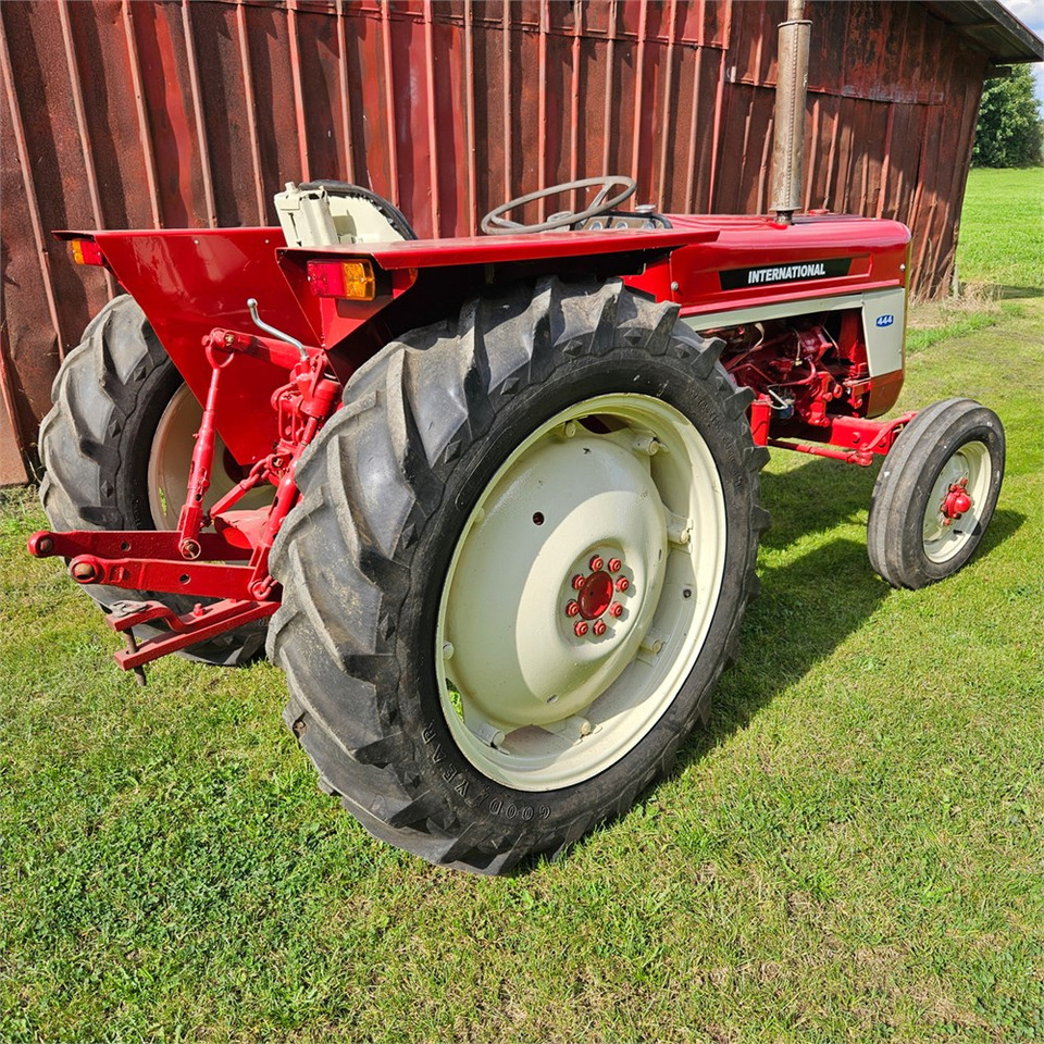 IH 444 - Farm tractor: picture 4 IH 444 - Farm tractor: picture 4