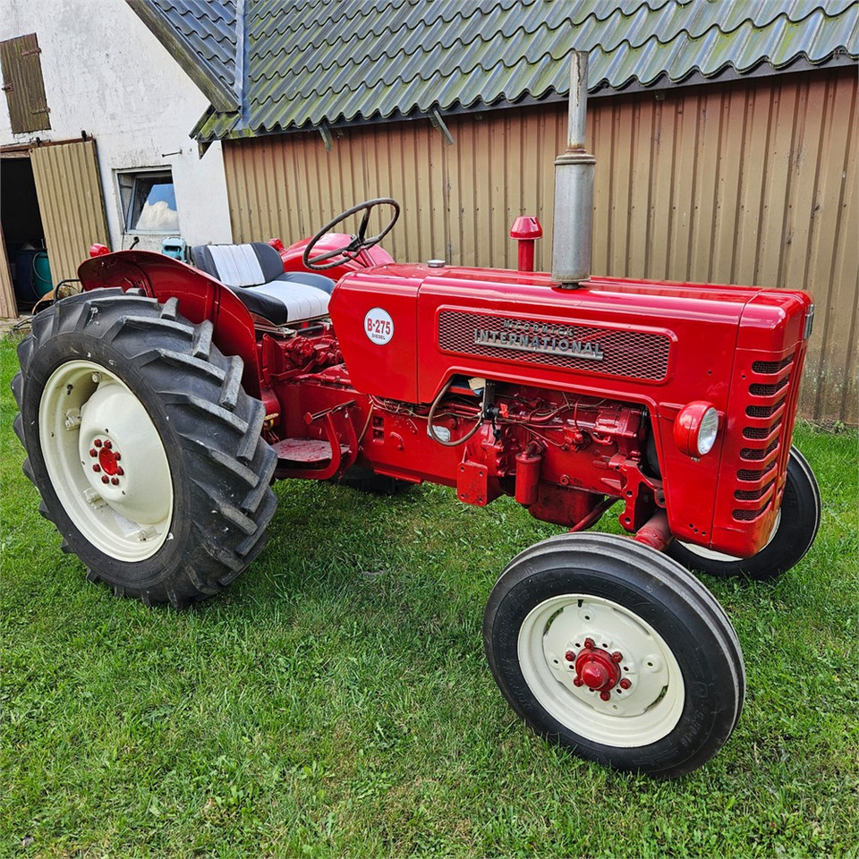 IH B-275 - Farm tractor: picture 3 IH B-275 - Farm tractor: picture 3