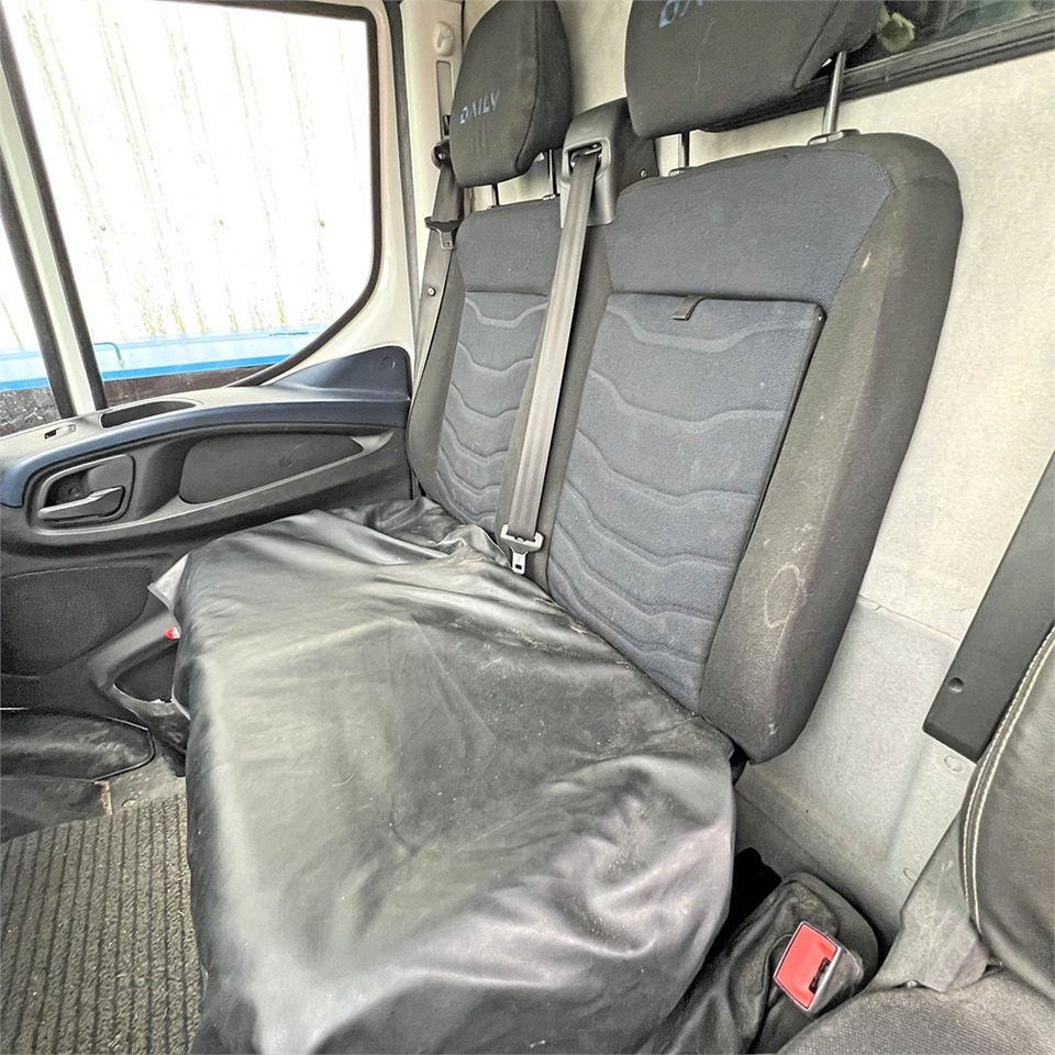 Panel van Iveco 35s18: picture 14