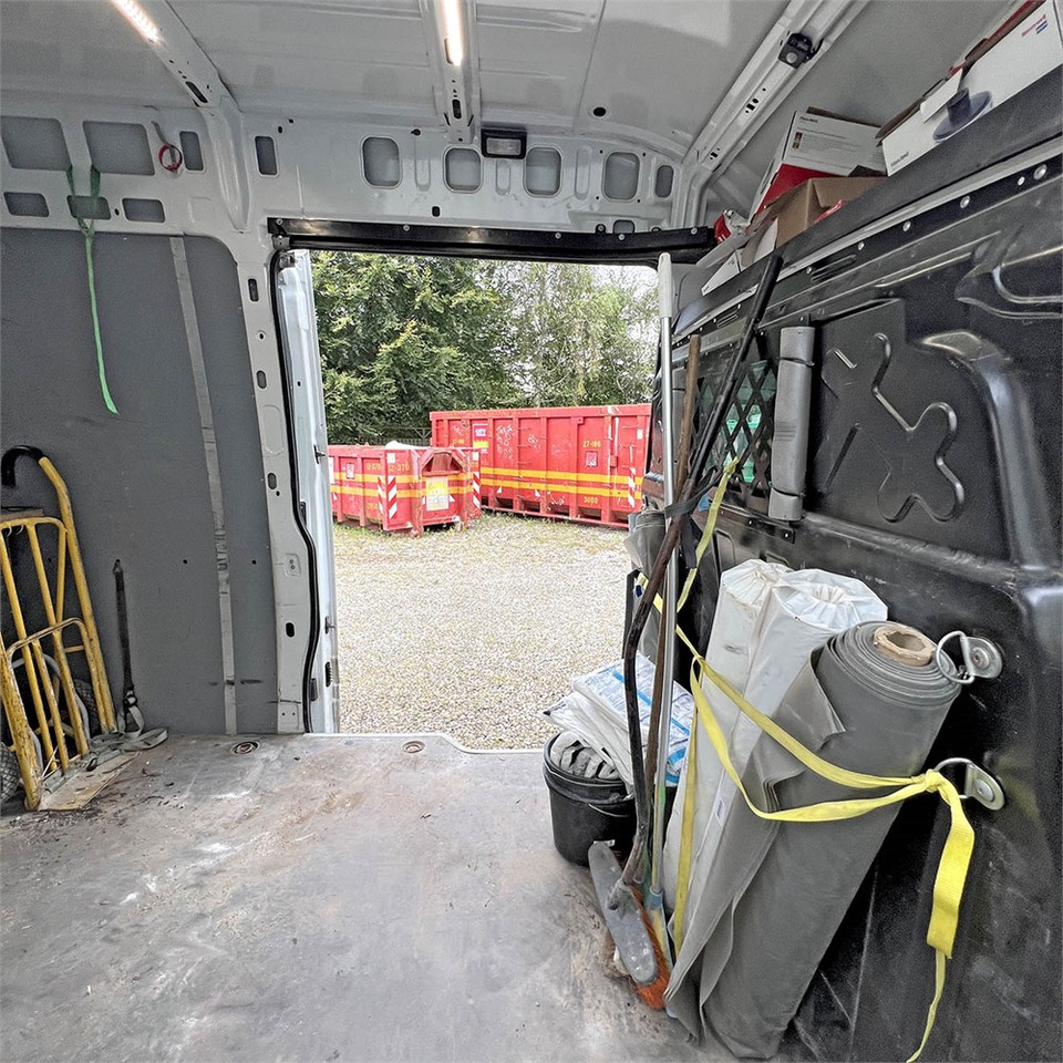 Panel van Iveco 35s18: picture 33