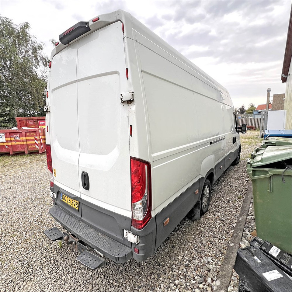 Panel van Iveco 35s18: picture 9