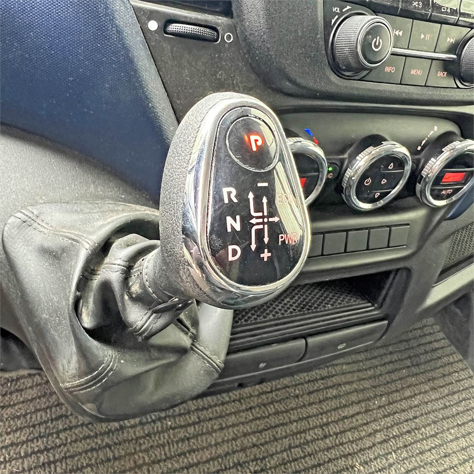 Panel van Iveco 35s18: picture 16