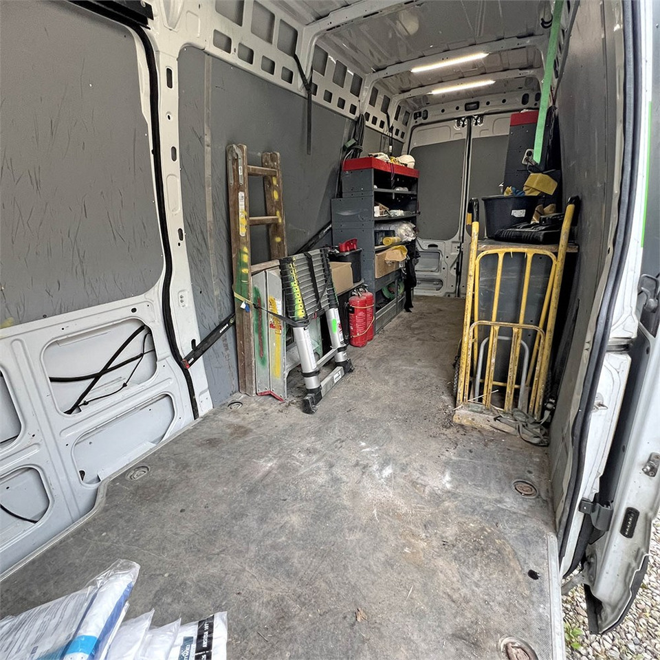 Panel van Iveco 35s18: picture 31
