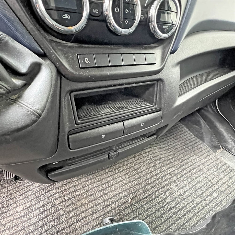 Panel van Iveco 35s18: picture 25
