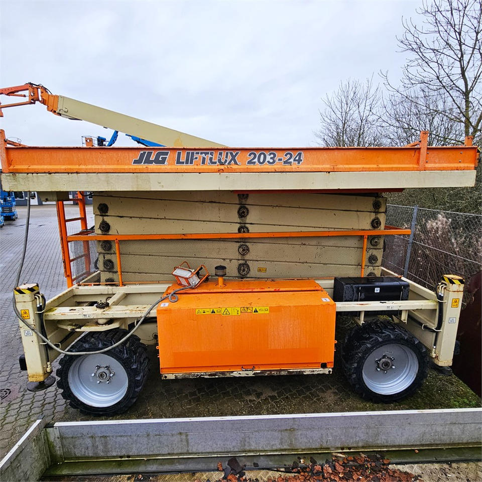 JLG 203-24 - Scissor lift: picture 2 JLG 203-24 - Scissor lift: picture 2