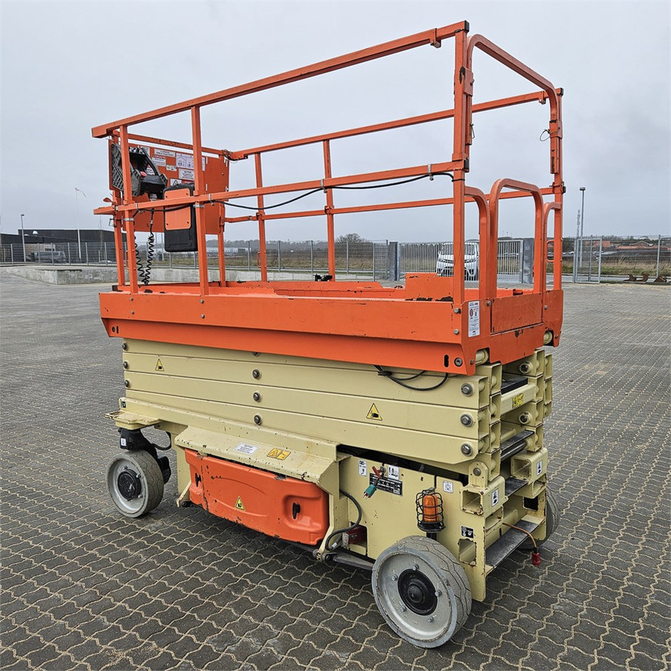 JLG 3246 ES - Scissor lift: picture 1 JLG 3246 ES - Scissor lift: picture 1
