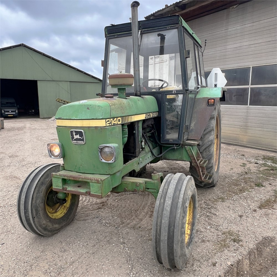 John Deere 2140 - Farm tractor: picture 4 John Deere 2140 - Farm tractor: picture 4
