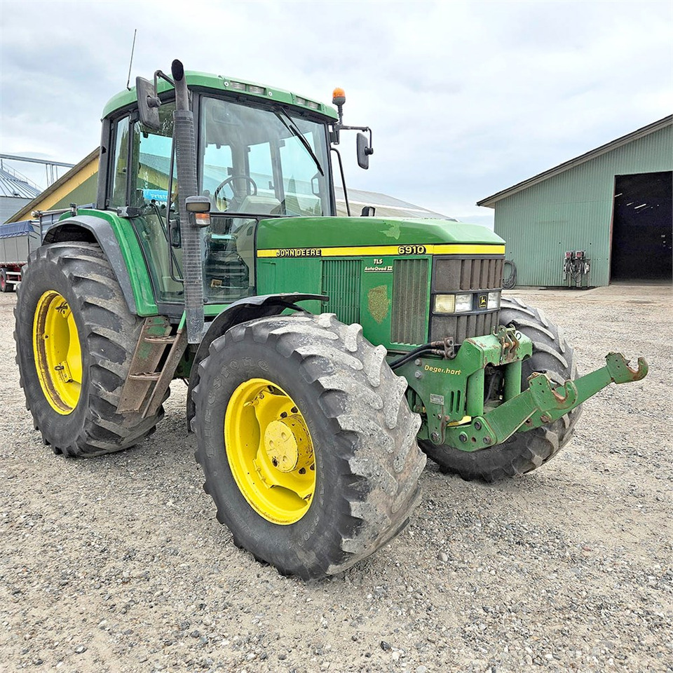 John Deere 6910 - Farm tractor: picture 5 John Deere 6910 - Farm tractor: picture 5