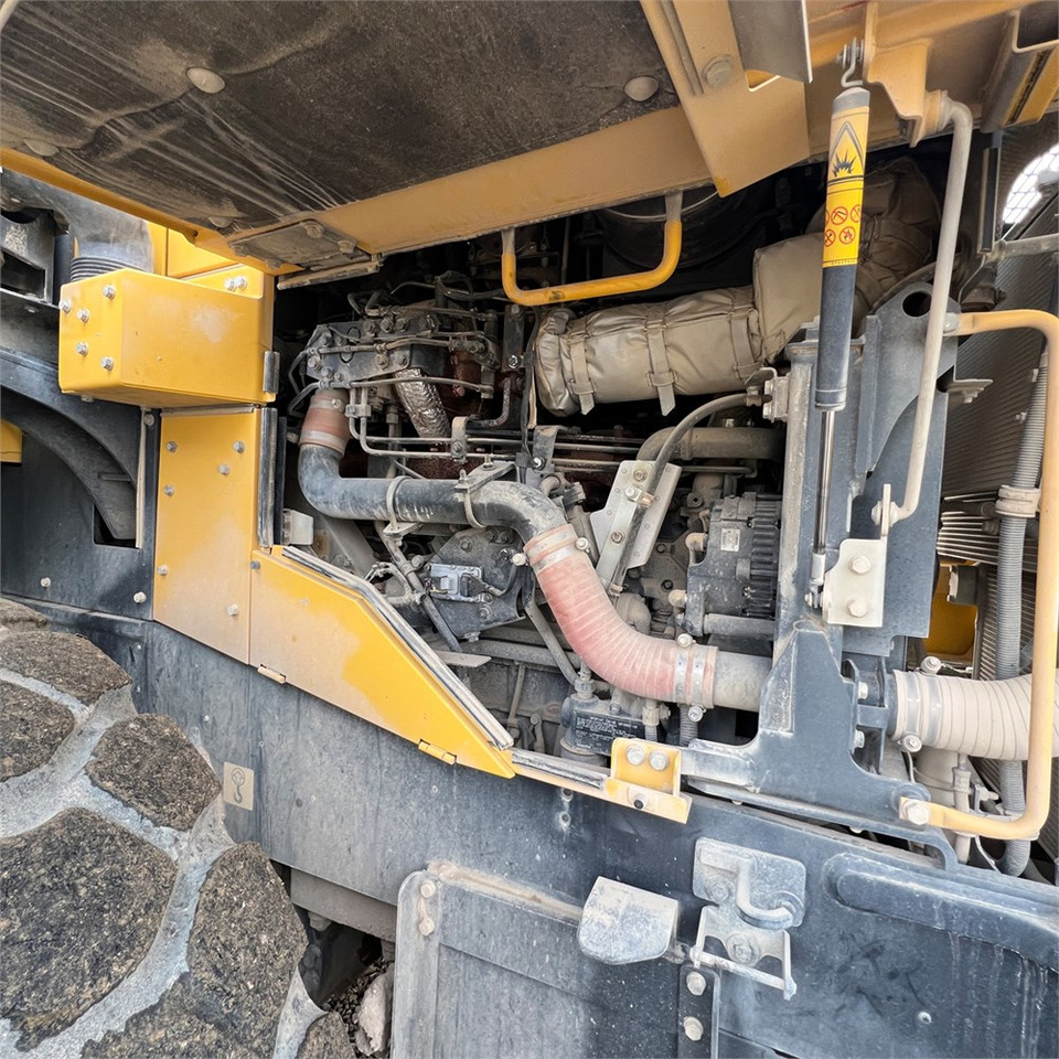 Wheel loader Komatsu WA480-8: picture 32
