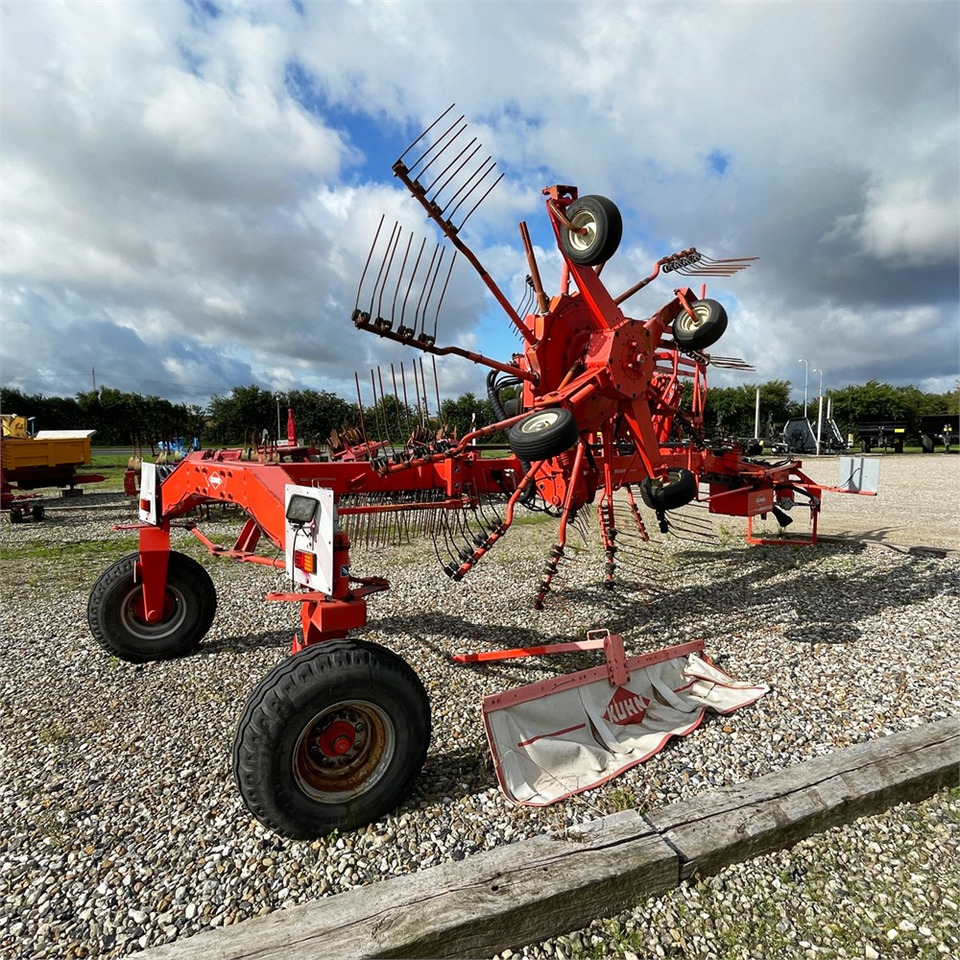 Kuhn GA8020 - Tedding equipment: picture 1 Kuhn GA8020 - Tedding equipment: picture 1