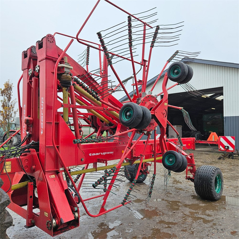 Kverneland Taarup 90150 V - Tedding equipment: picture 4 Kverneland Taarup 90150 V - Tedding equipment: picture 4
