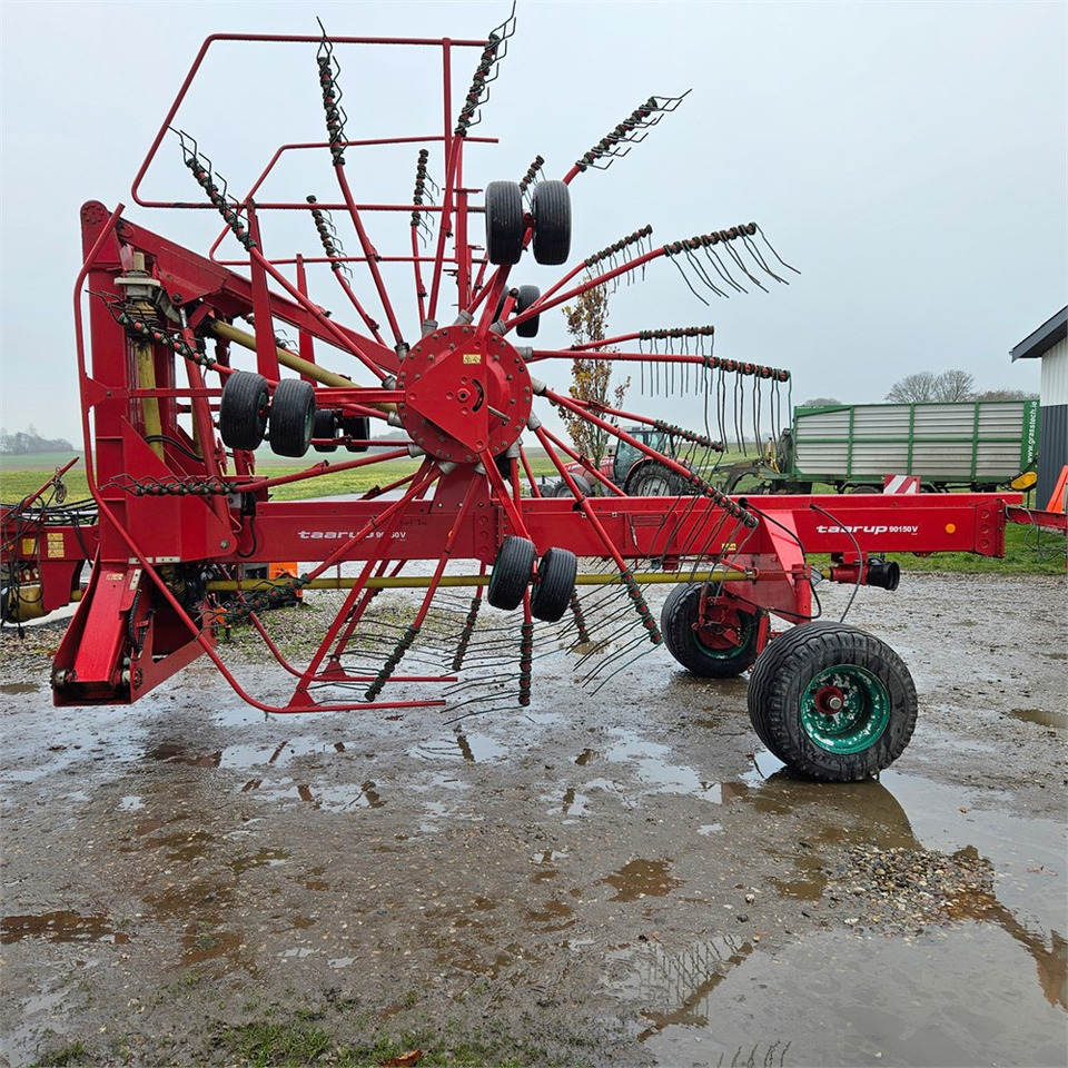 Kverneland Taarup 90150 V - Tedding equipment: picture 3 Kverneland Taarup 90150 V - Tedding equipment: picture 3