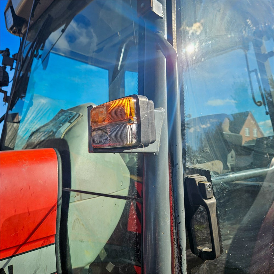 Farm tractor Massey Ferguson 4270: picture 39