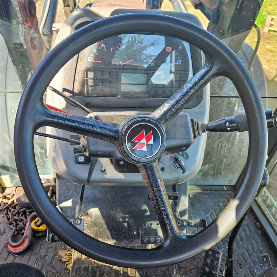 Farm tractor Massey Ferguson 4270: picture 13