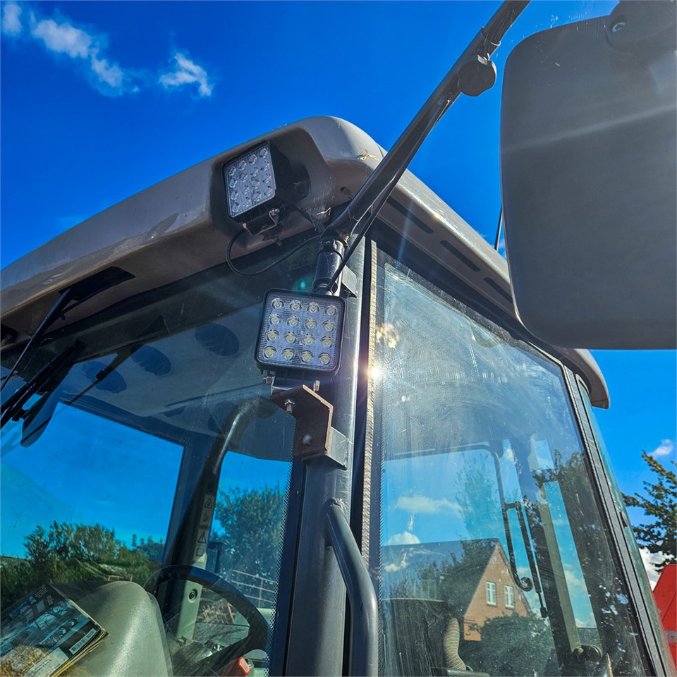 Farm tractor Massey Ferguson 4270: picture 37