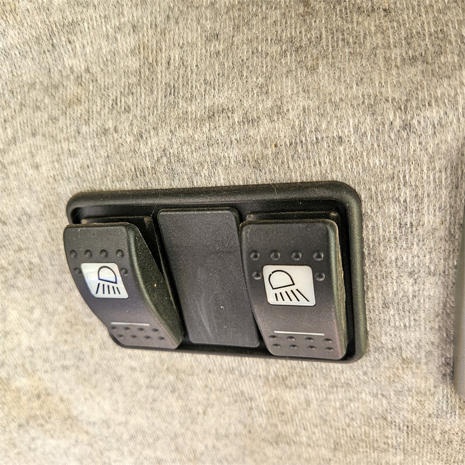 Farm tractor Massey Ferguson 4270: picture 29