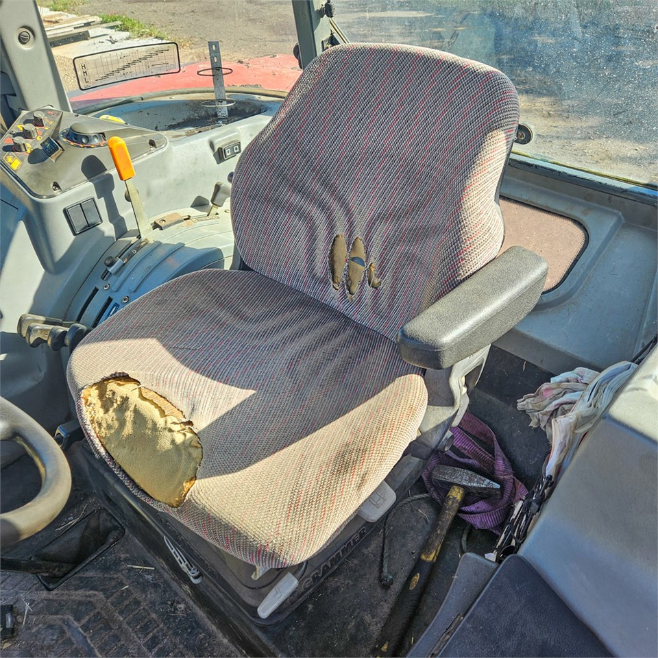 Farm tractor Massey Ferguson 4270: picture 12