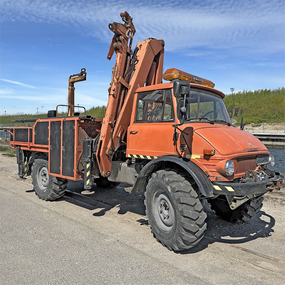 Mercedes Unimog 116 - Crane truck: picture 1 Mercedes Unimog 116 - Crane truck: picture 1
