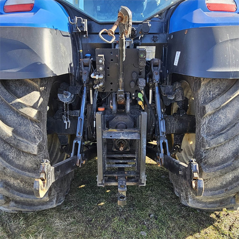 Farm tractor New Holland T5.120 DC: picture 30