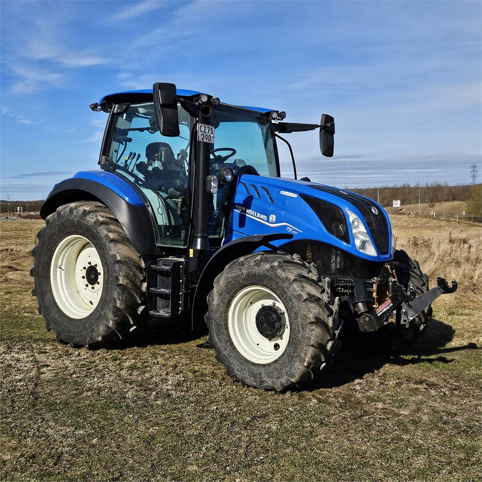 Farm tractor New Holland T5.120 DC: picture 9