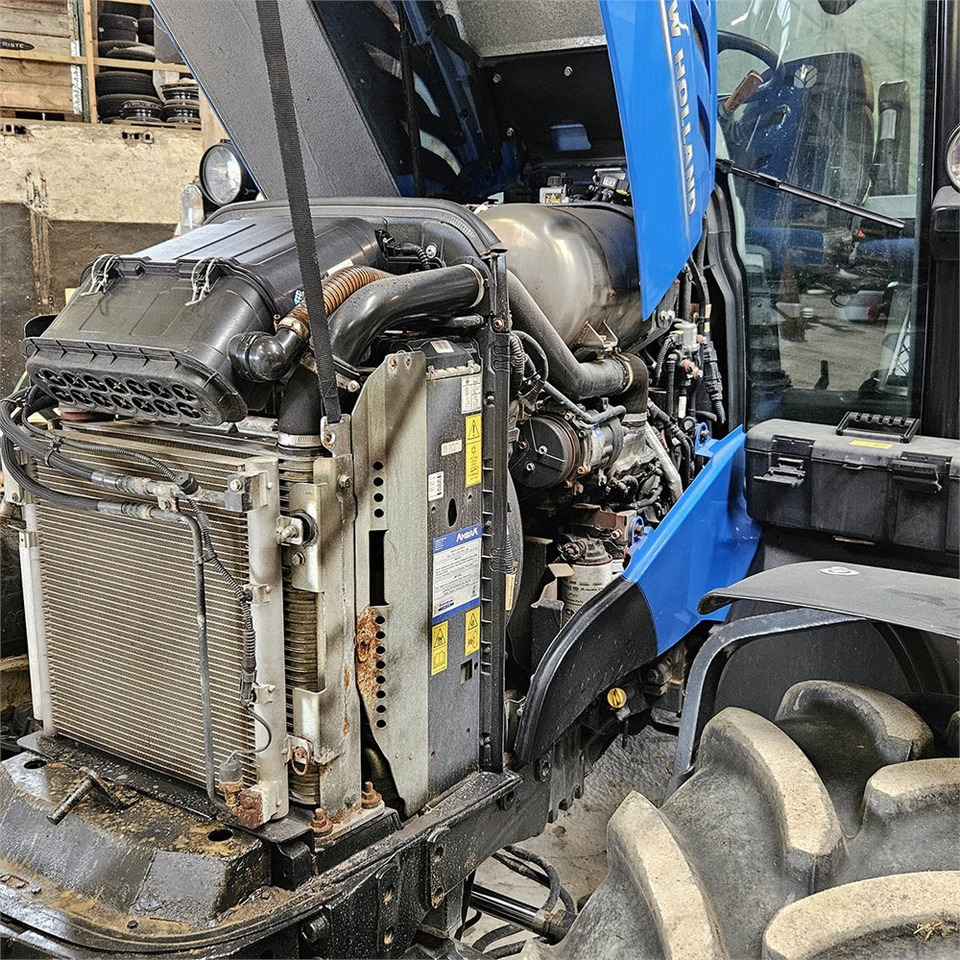 Farm tractor New Holland T5.120 DC: picture 35