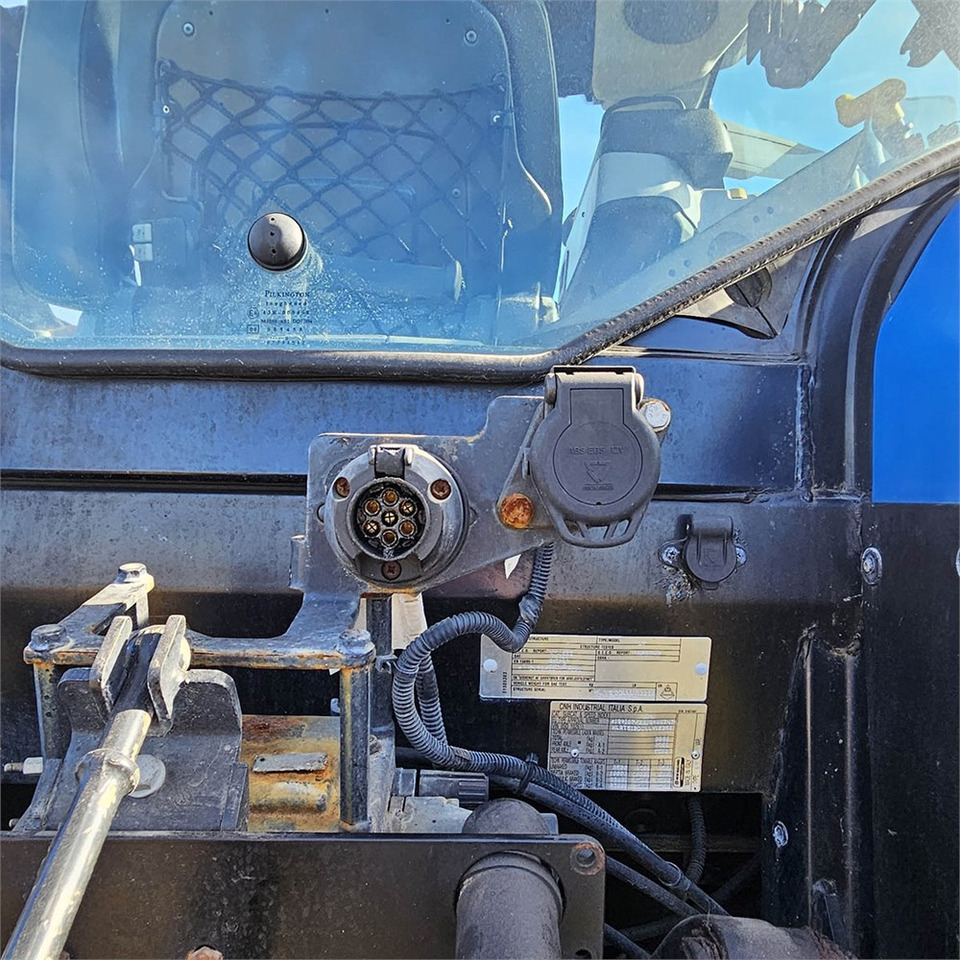 Farm tractor New Holland T5.120 DC: picture 31
