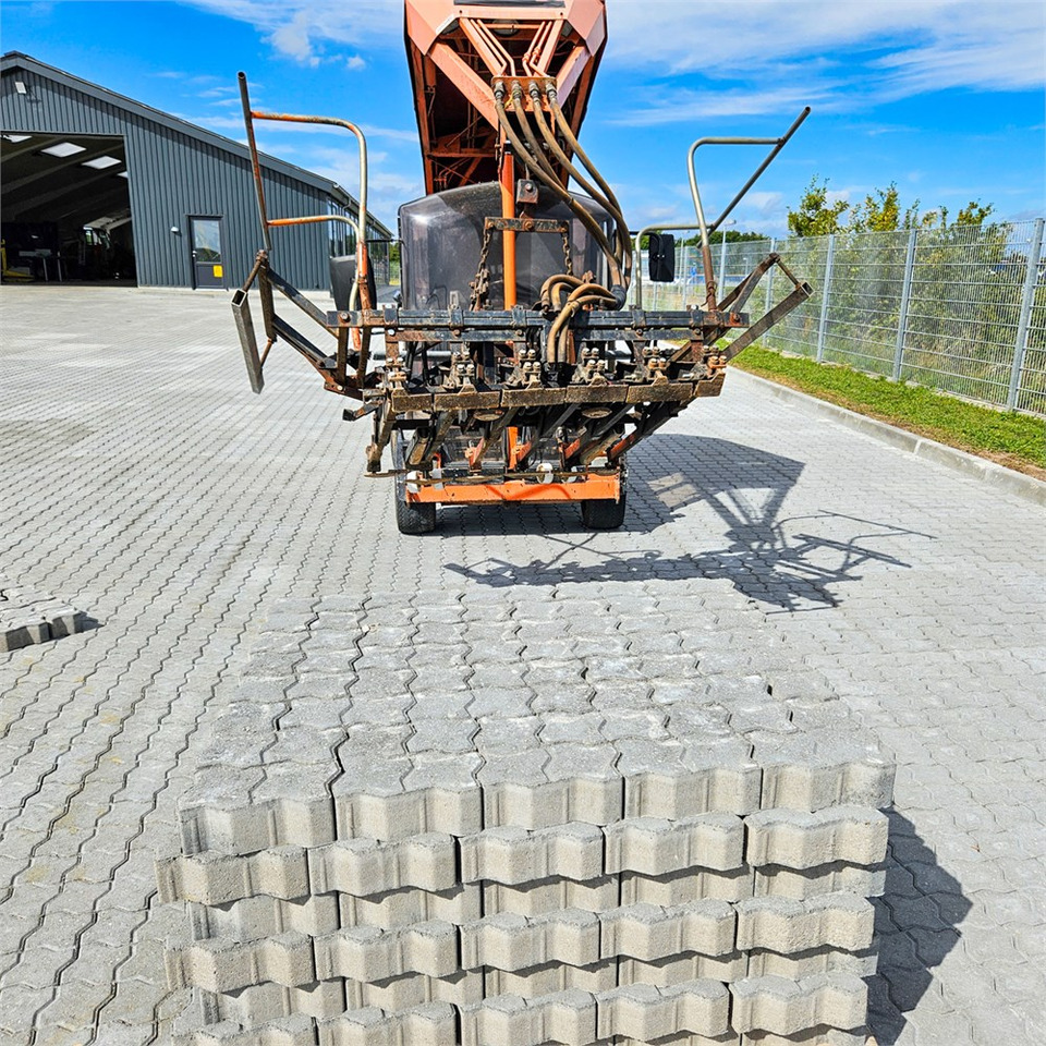 Skid steer loader Optimas H77: picture 14