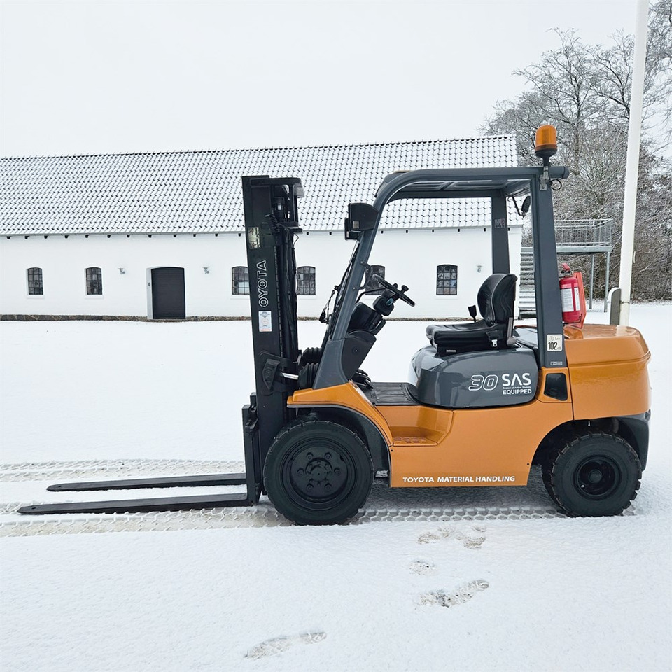 Toyota 30 SAS Equipped - 02-7FDF30 - Forklift: picture 2 Toyota 30 SAS Equipped - 02-7FDF30 - Forklift: picture 2
