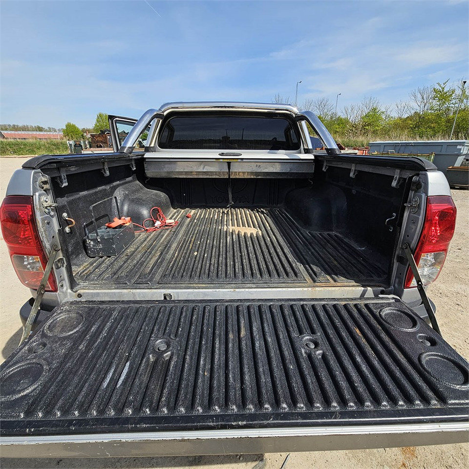 Toyota Hillux - Pickup truck: picture 5 Toyota Hillux - Pickup truck: picture 5