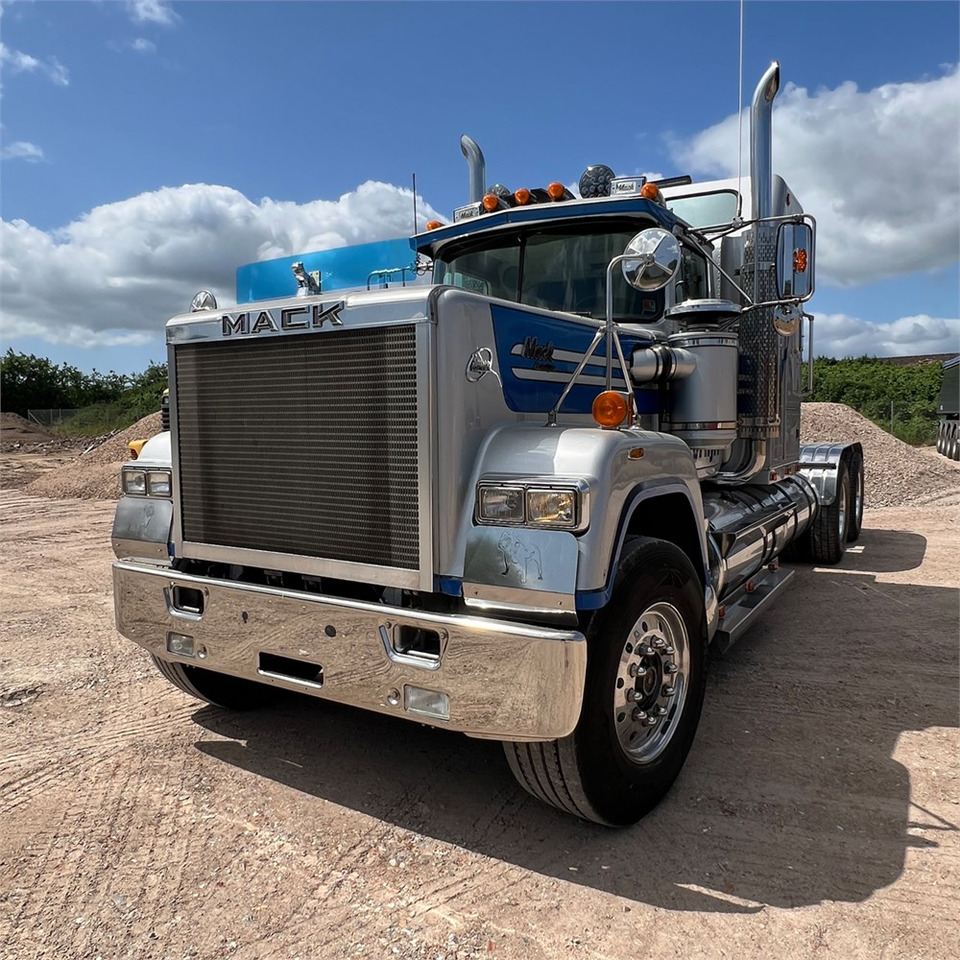 Tractor unit Mack Superliner: picture 10