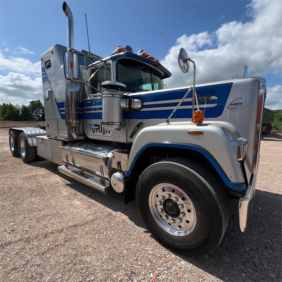 Tractor unit Mack Superliner: picture 14