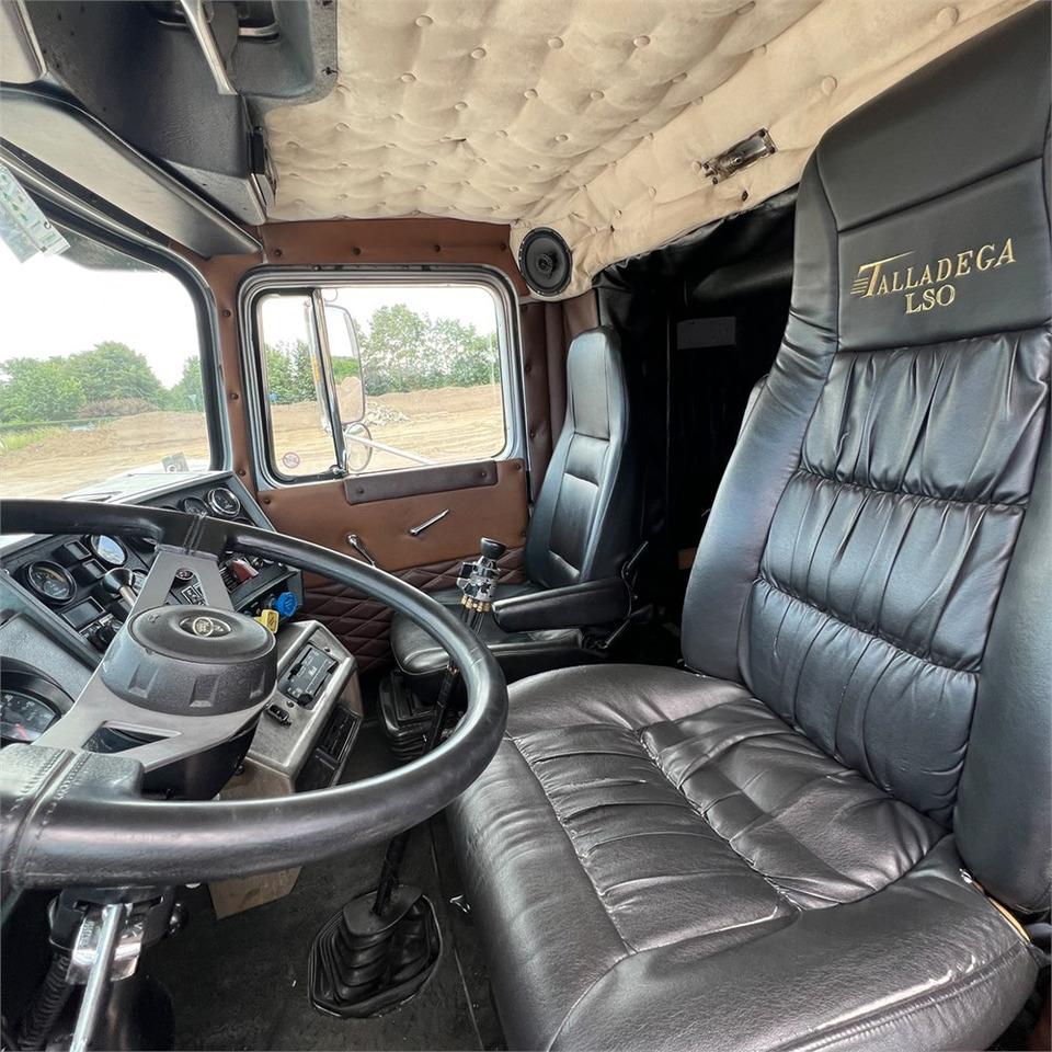 Tractor unit Mack Superliner: picture 18