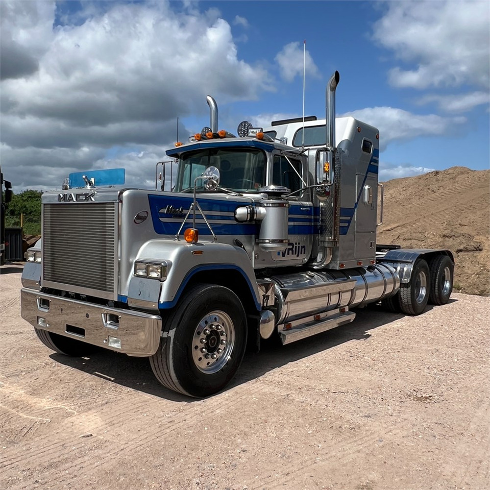 Tractor unit Mack Superliner: picture 11