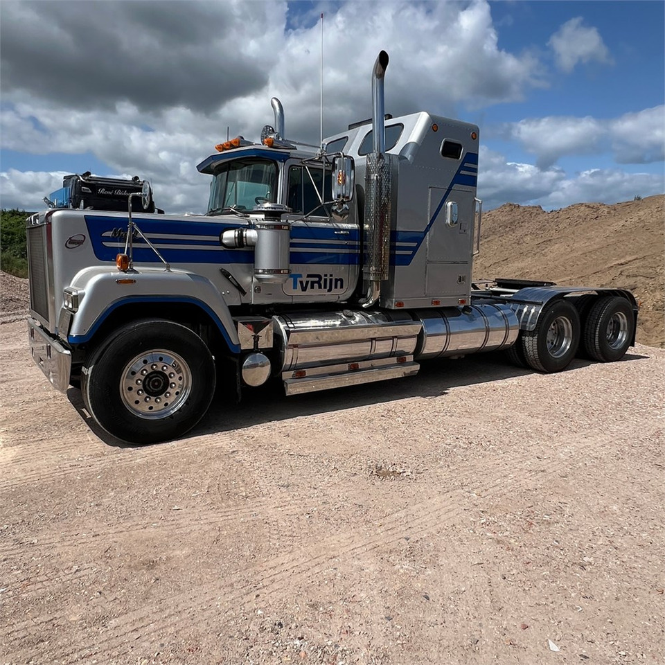 Tractor unit Mack Superliner: picture 8