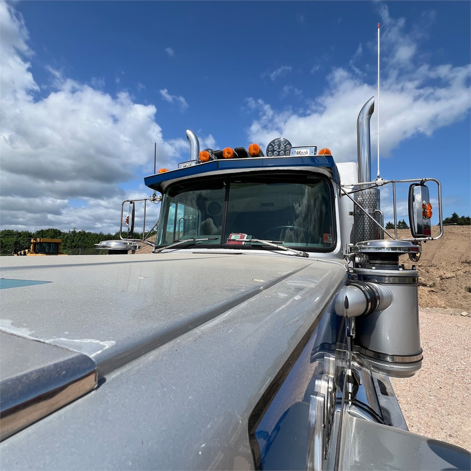 Tractor unit Mack Superliner: picture 41