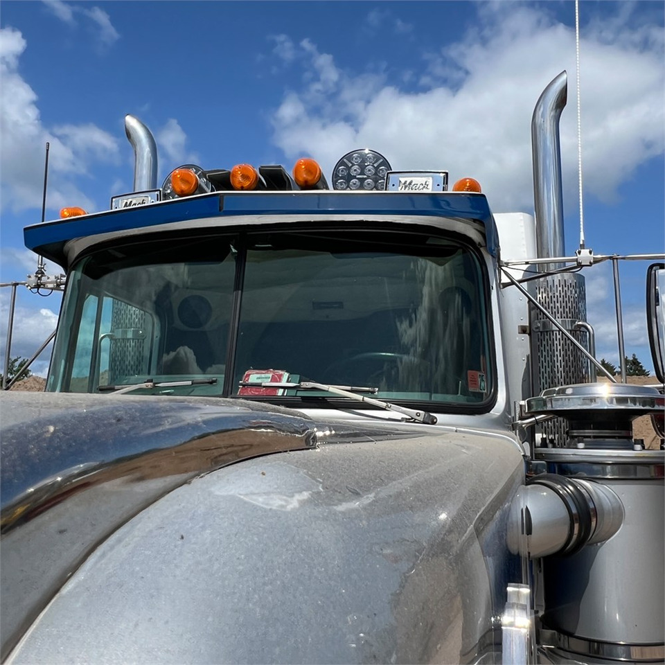 Tractor unit Mack Superliner: picture 42