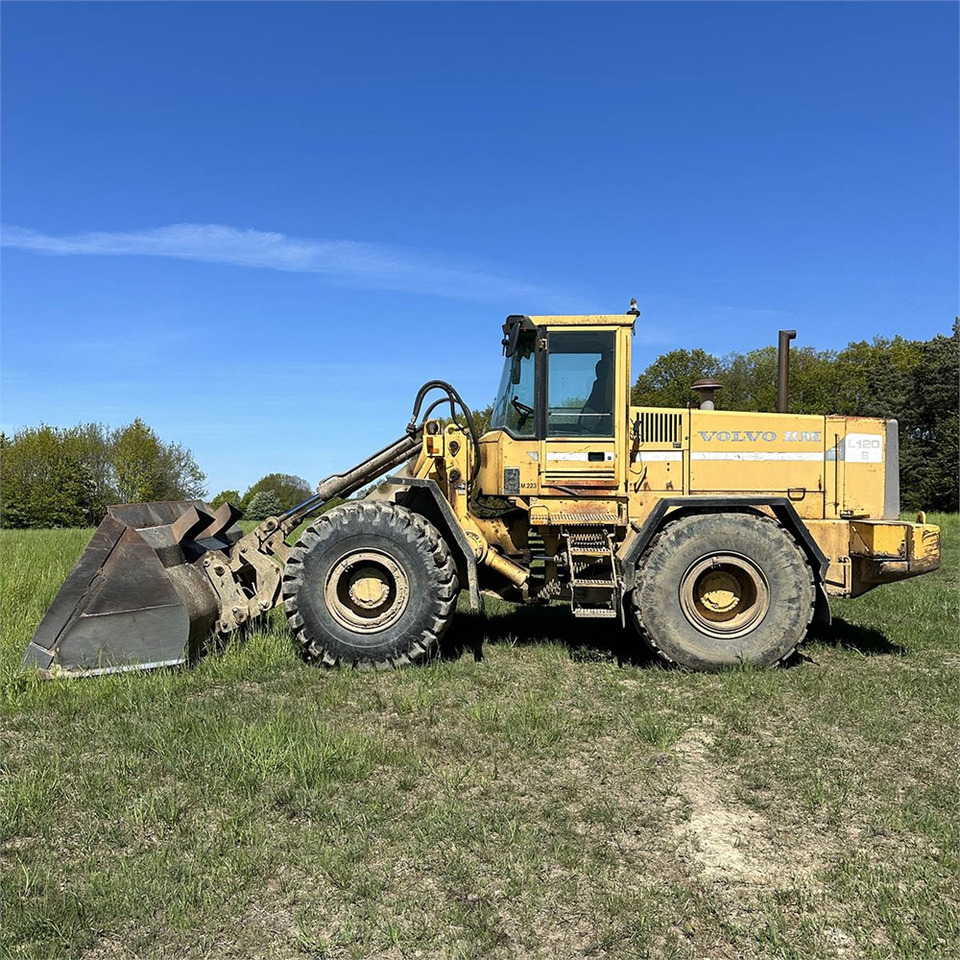Volvo L120 - Wheel loader: picture 3 Volvo L120 - Wheel loader: picture 3