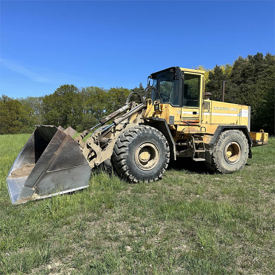 Volvo L120 - Wheel loader: picture 1 Volvo L120 - Wheel loader: picture 1