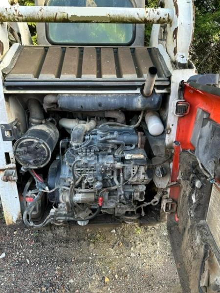 Compact track loader Bobcat T190: picture 9