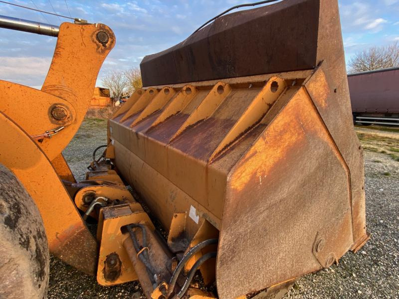 Wheel loader Case 621D: picture 10