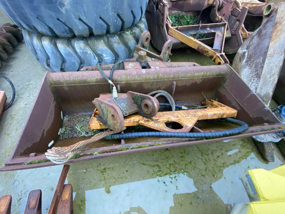 SETI CURAGE ORIENTABLE 1M80 - Excavator bucket: picture 1 SETI CURAGE ORIENTABLE 1M80 - Excavator bucket: picture 1