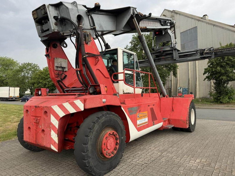 CVS Ferrari F158 - Reach stacker: picture 3 CVS Ferrari F158 - Reach stacker: picture 3
