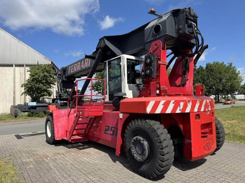 CVS Ferrari F258.6 - Reach stacker: picture 4 CVS Ferrari F258.6 - Reach stacker: picture 4