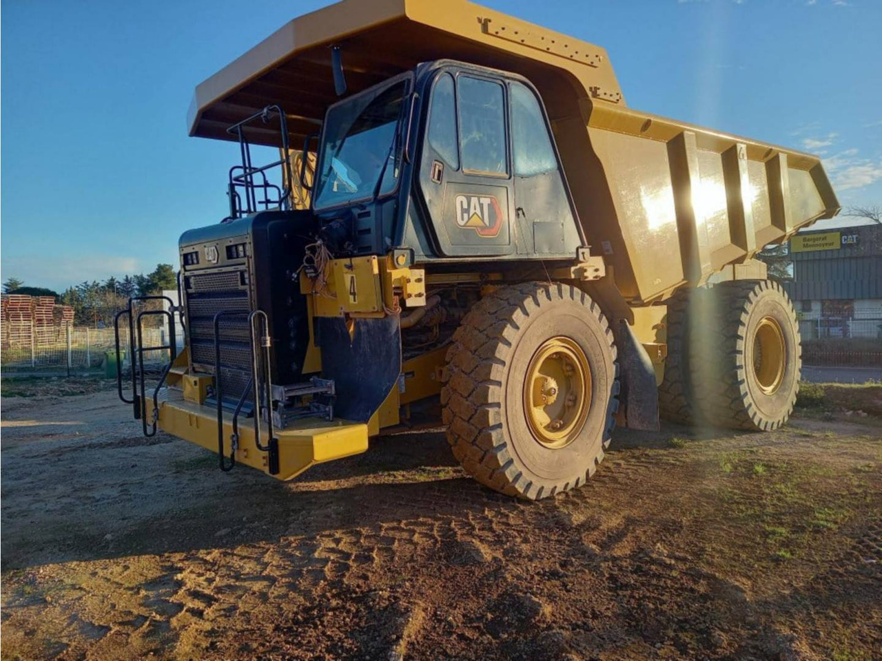CAT 775G - Rigid dumper/ Rock truck: picture 2 CAT 775G - Rigid dumper/ Rock truck: picture 2