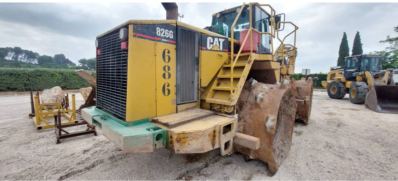 CAT 826G - Bulldozer: picture 2 CAT 826G - Bulldozer: picture 2