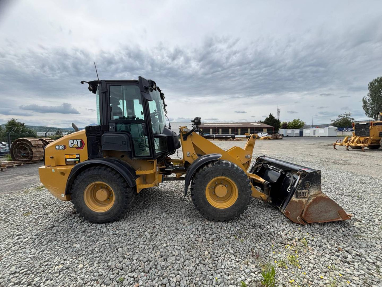Wheel loader CAT 908: picture 10
