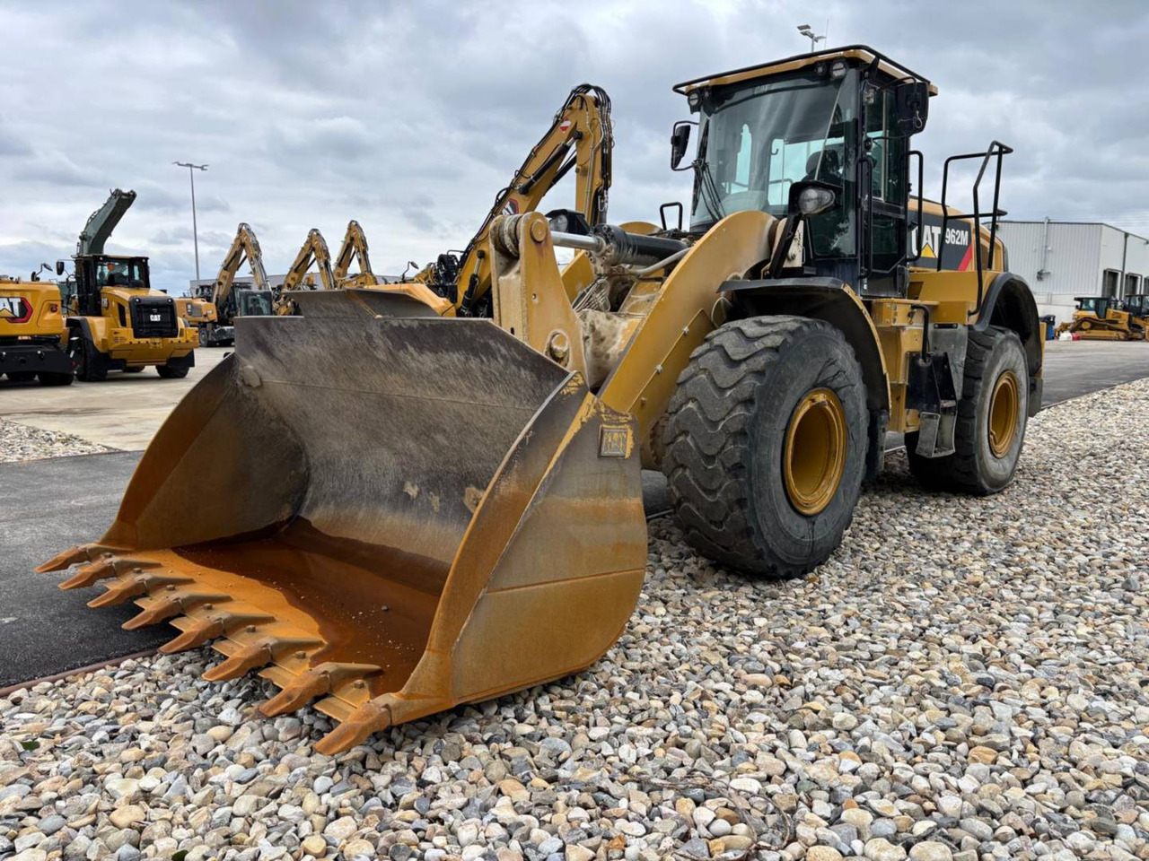 CAT 962M - Wheel loader: picture 2 CAT 962M - Wheel loader: picture 2