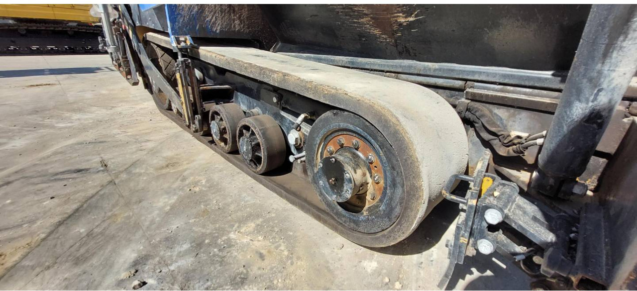 Asphalt paver CAT AP355F: picture 8