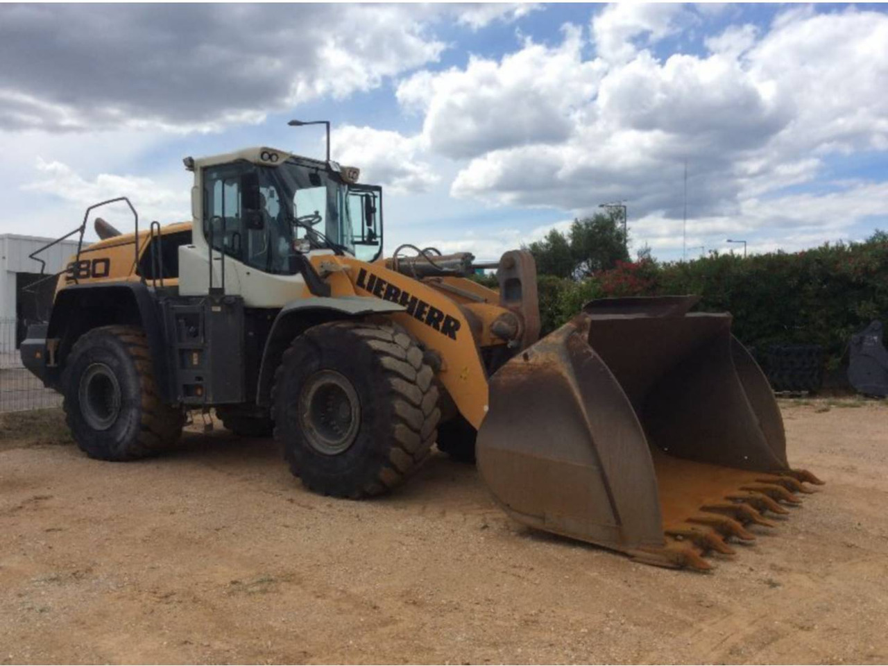 LIEBHERR L580 - Wheel loader: picture 1 LIEBHERR L580 - Wheel loader: picture 1