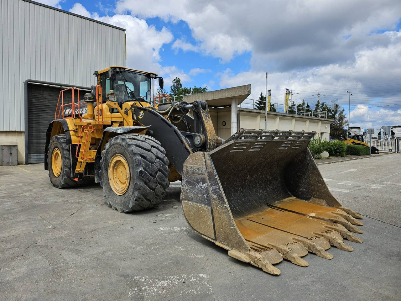 VOLVO CONSTRUCTION EQUIPMENT L350H - Wheel loader: picture 1 VOLVO CONSTRUCTION EQUIPMENT L350H - Wheel loader: picture 1